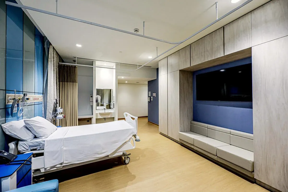 Patient room at Dubai London Hospital